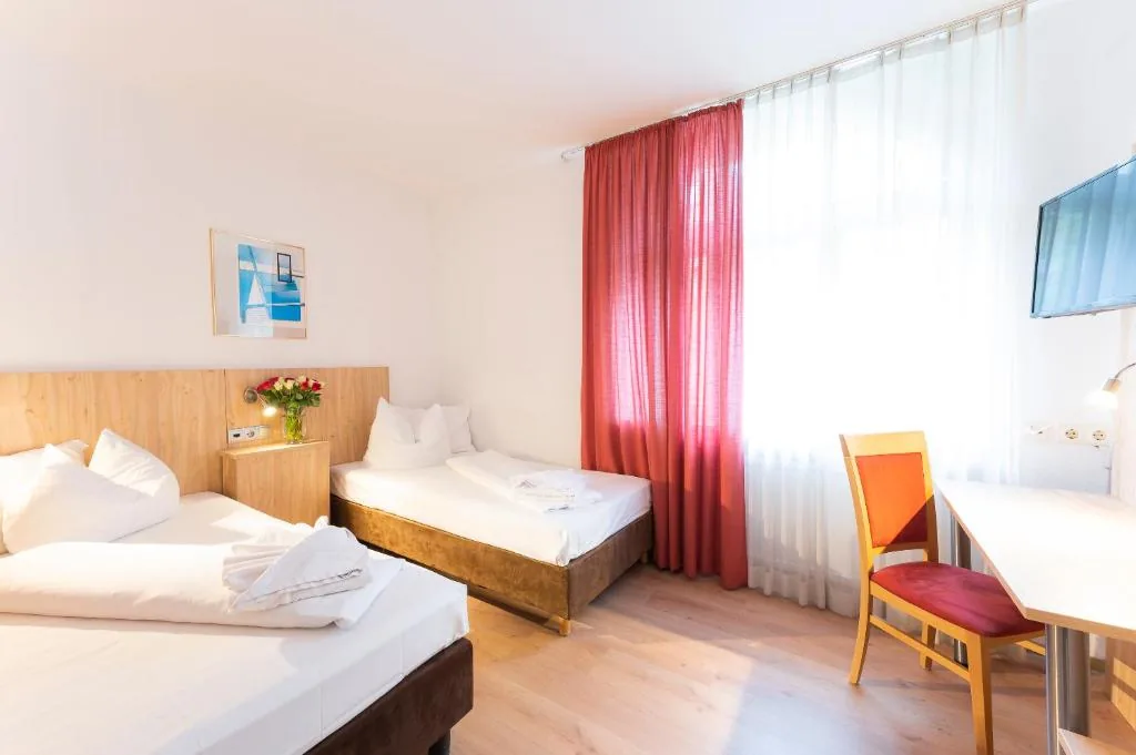 Hotel Astoria am Urachplatz — Foto 8