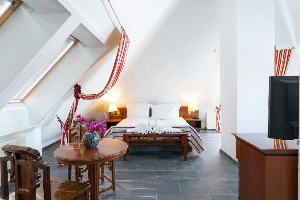 Suite (6 Erwachsene) — Hotel Astoria am Urachplatz