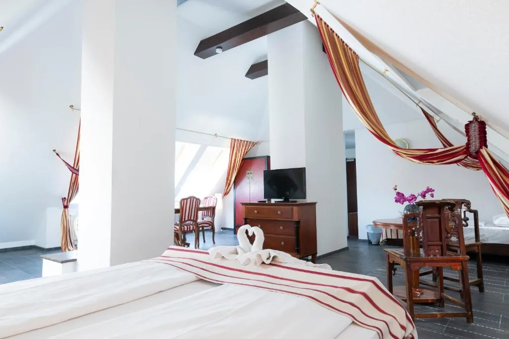 Suite (7 Erwachsene) — Hotel Astoria am Urachplatz
